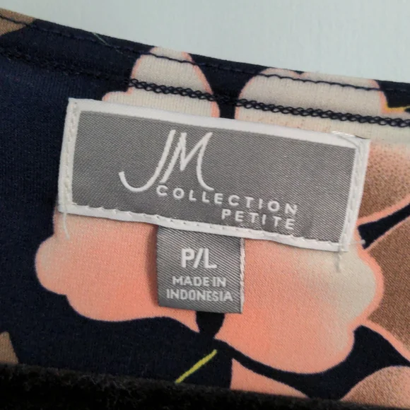 JM Collection petite large polyester top - Picture 3 of 4